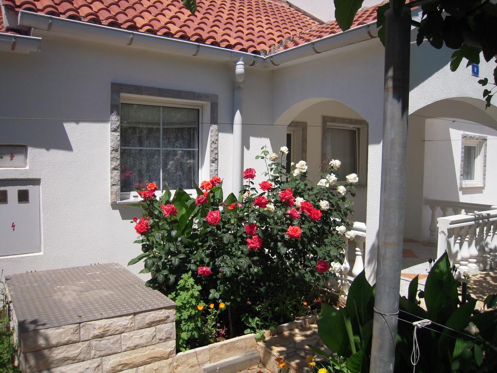 Apartments Marijeta Vir Luaran gambar