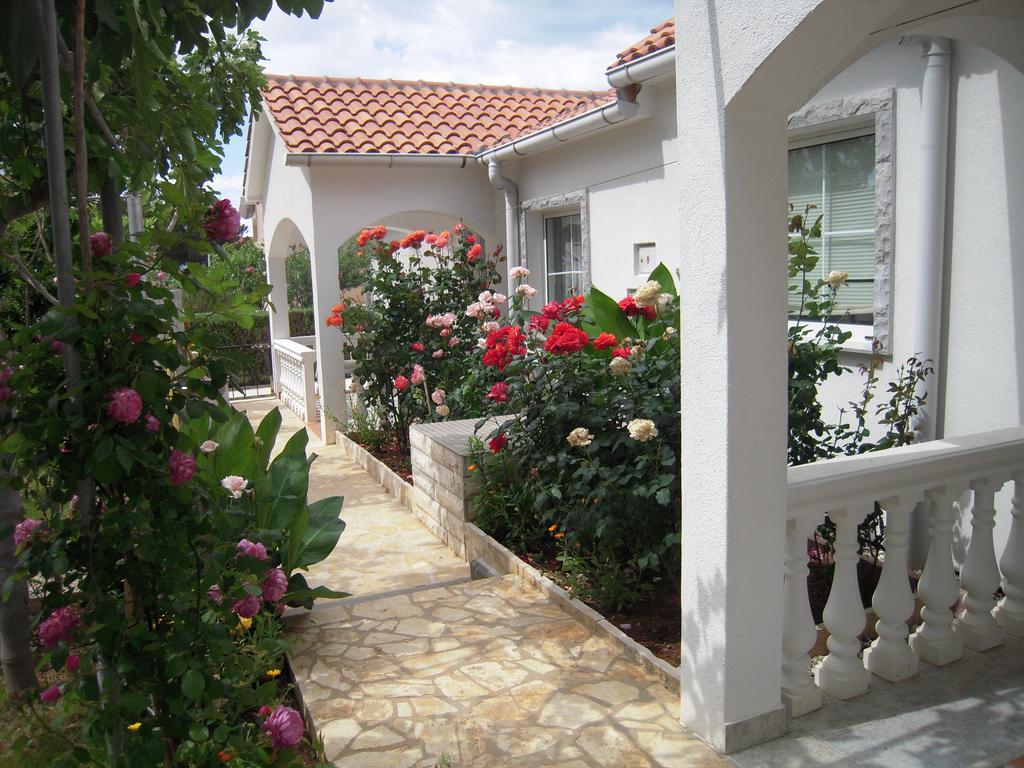 Apartments Marijeta Vir Luaran gambar